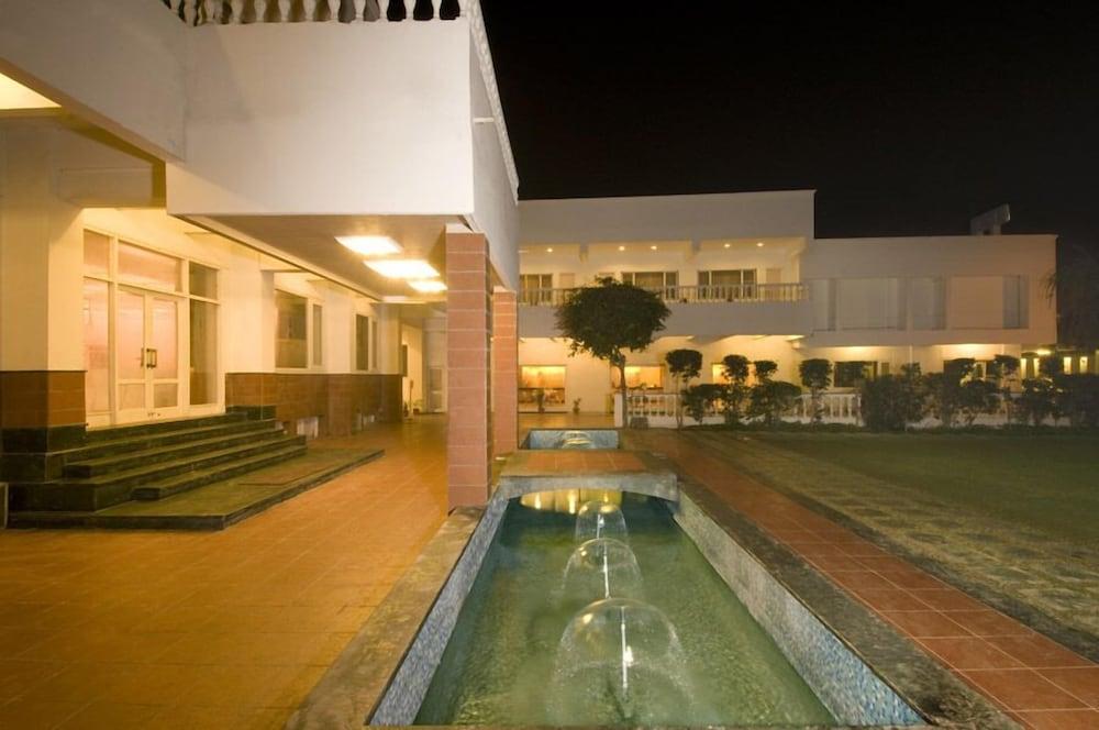 Grand Hotel Агра Екстер'єр фото